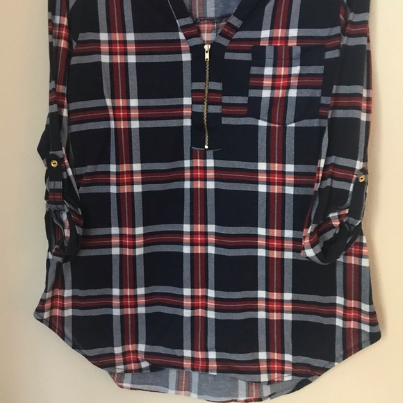 ❄️SUPER CUTE PLAID TOP ❄️ - Picture 1 of 3